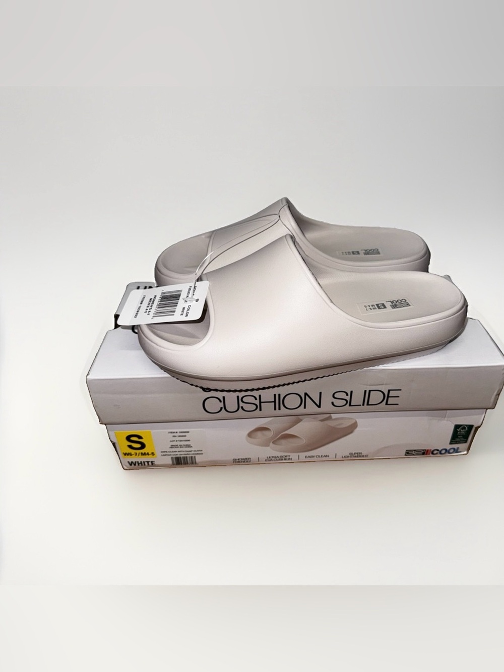 32 COOL Cushion Slides Size M UNISEX White Men Size 4-5 & / Women 6-7